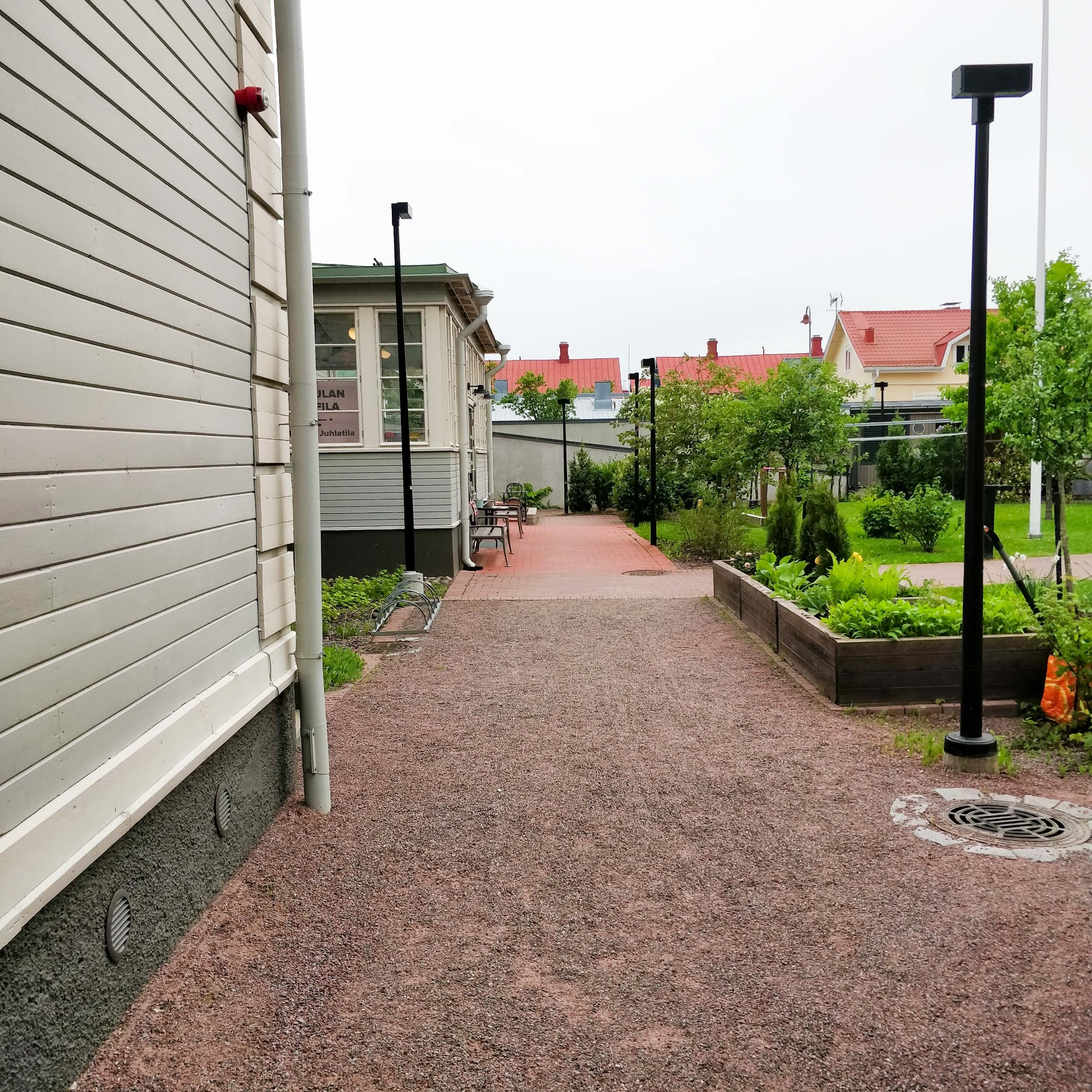 Käynti sisäpihalta